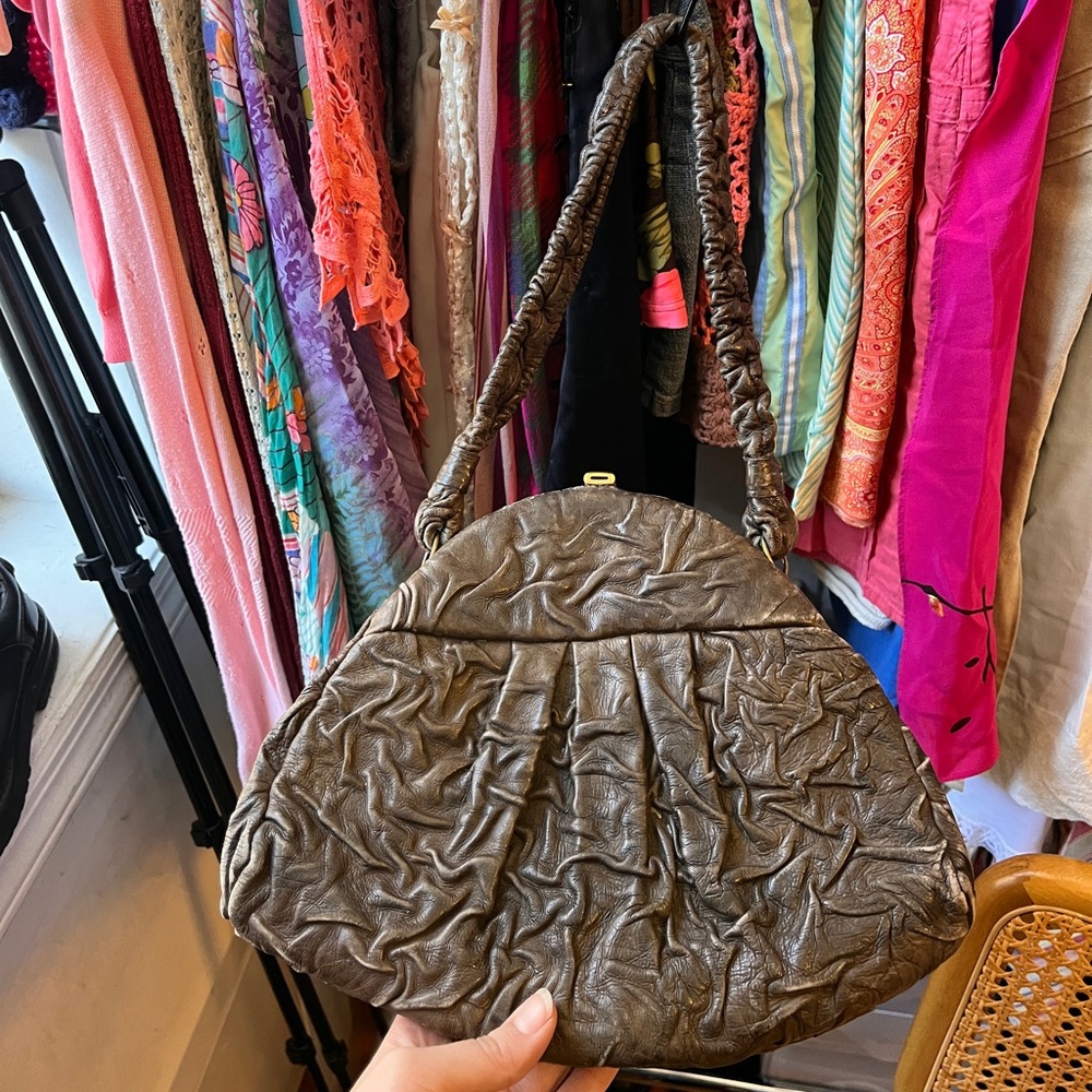 Vintage brown textured leather shoulder bag 🤎